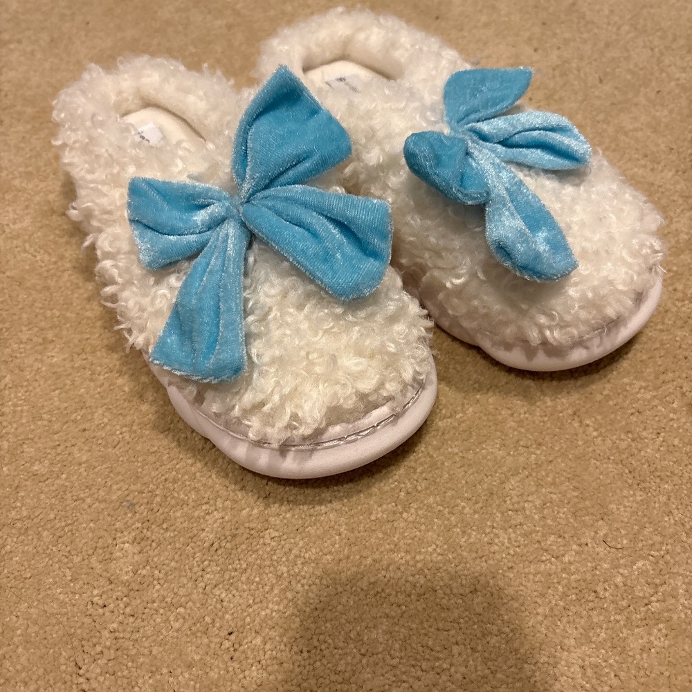 NWOT women’s size 8 slippers